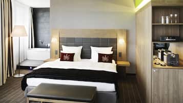 Junior Suite, 1 King Bed | Hypo-allergenic bedding, in-room safe, desk, laptop workspace