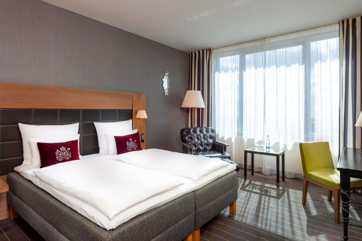 Room, 2 Twin Beds (Sleep) | 1 bedroom, hypo-allergenic bedding, in-room safe, desk