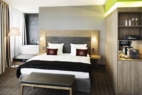 Suite junior, 1 cama King size | Ropa de cama hipoalergénica y caja de seguridad en la habitación