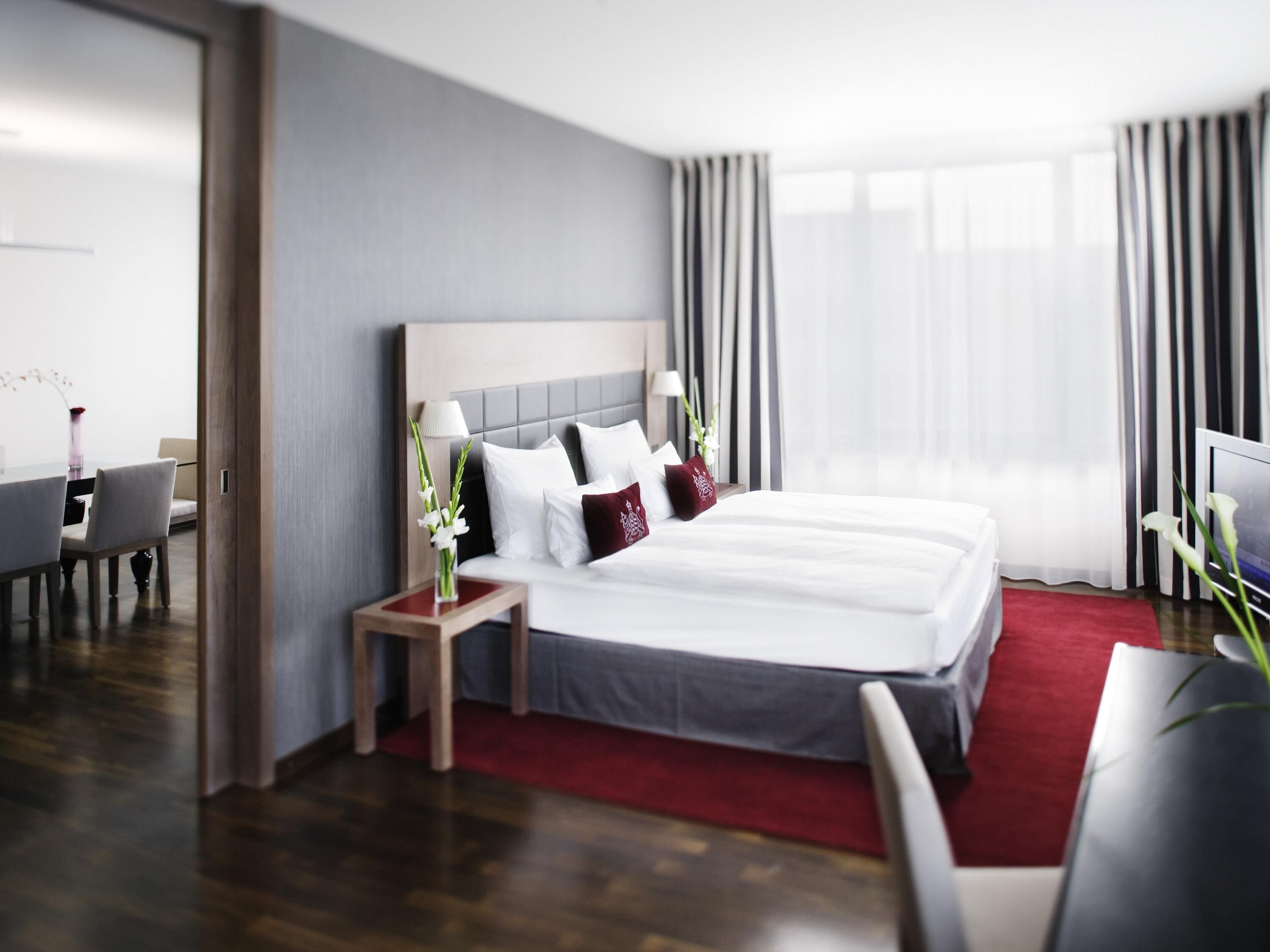 Suite, 1 cama King size | Ropa de cama hipoalergénica y caja de seguridad en la habitación 