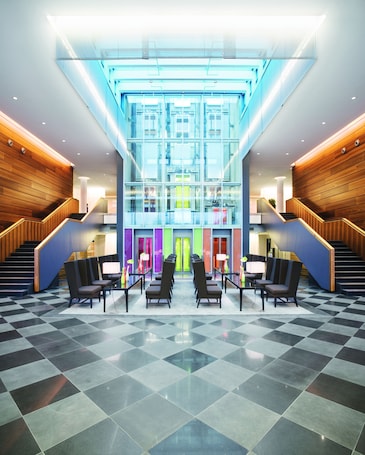 Interior entrance. Mövenpick Hotel Stuttgart Airport