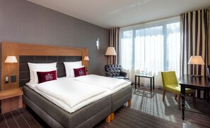 Rom, 2 enkeltsenger (Sleep) | Allergitestet sengetøy, safe på rommet og skrivebord