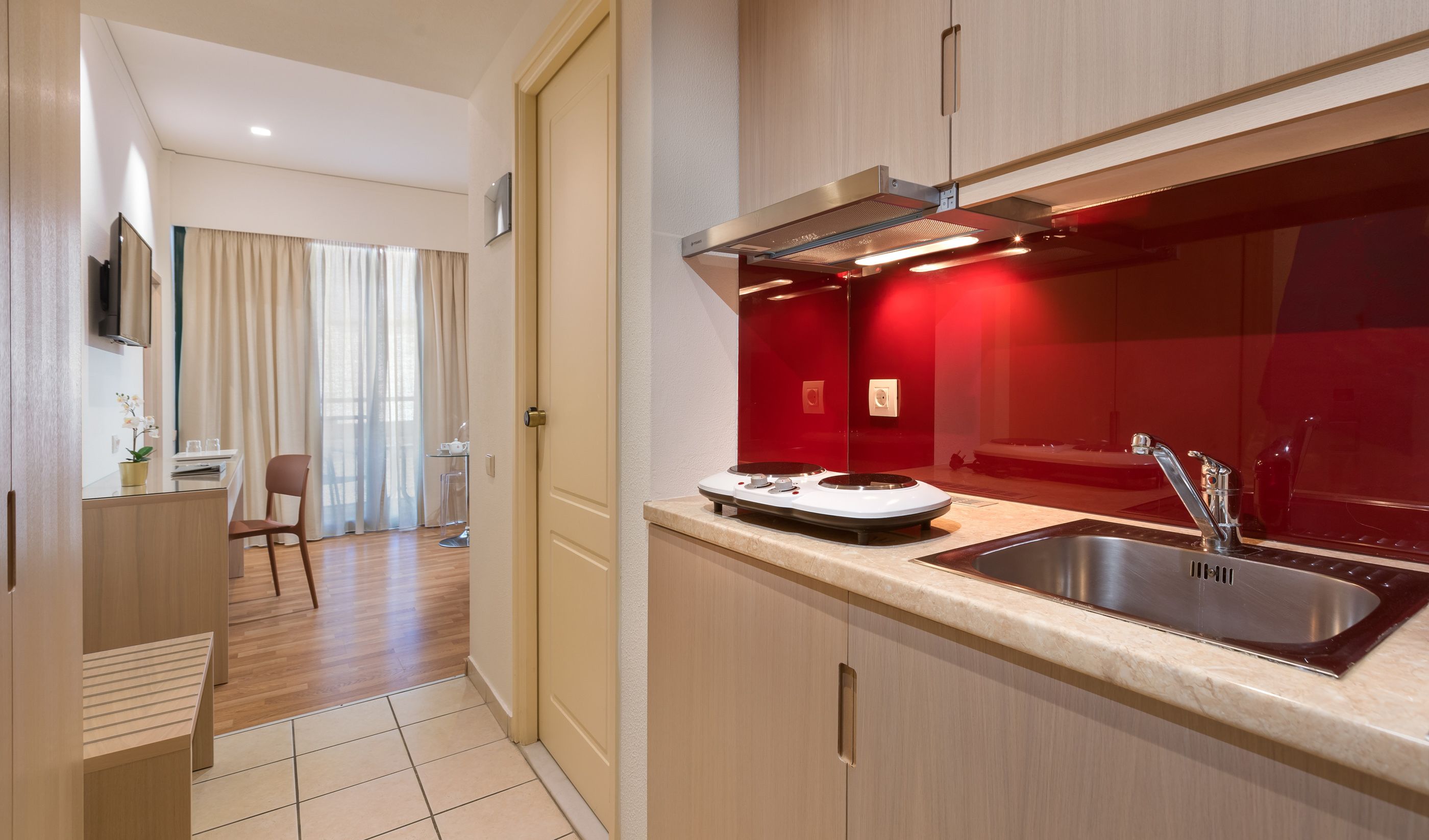 city studio, 2 single beds, city view | private kitchenette | fridge