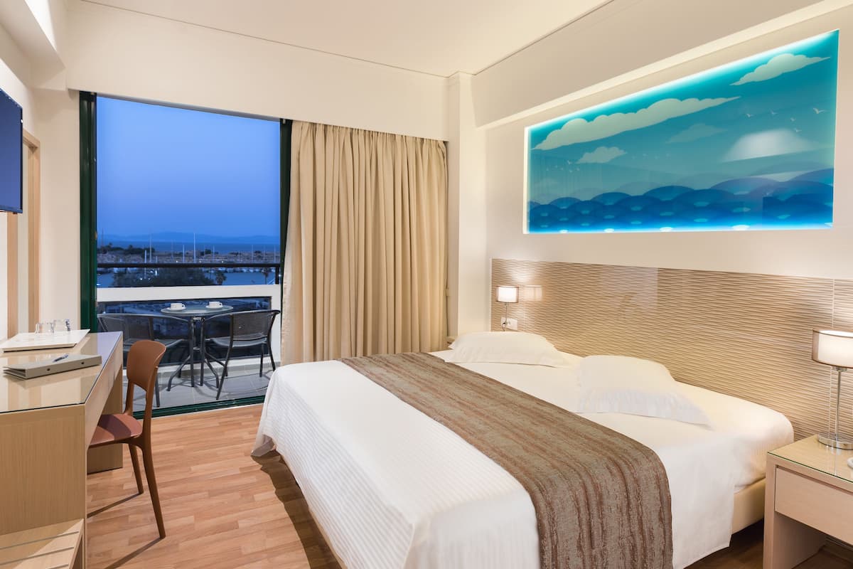 1 bedroom, premium bedding, in-room safe, desk