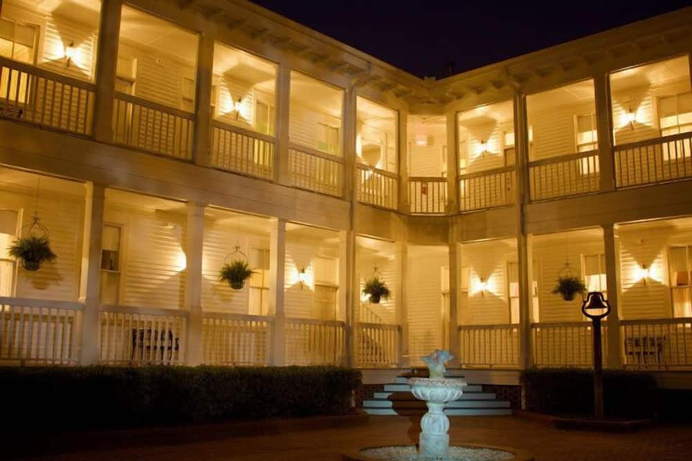 Lookaway Inn