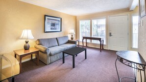 Room, Multiple Beds | Room amenity - OYO Hotel & Apartments Houston Galleria (Houston)