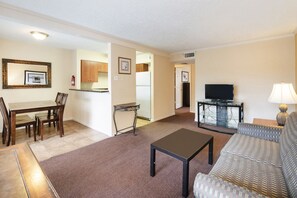 Room, Multiple Beds | Room amenity - OYO Hotel & Apartments Houston Galleria (Houston)