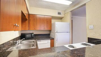 Room, Multiple Beds | Private kitchen