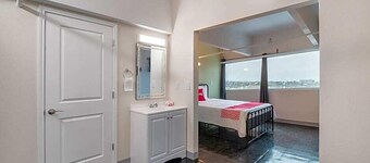 OYO Hotel & Apartments Houston Galleria