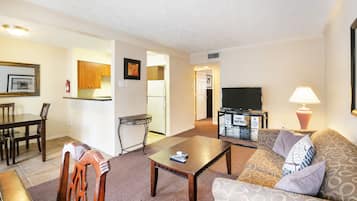 Room, 2 Queen Beds | Room amenity