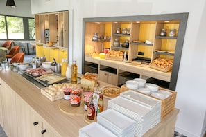 Daily buffet breakfast (EUR 12.9 per person)