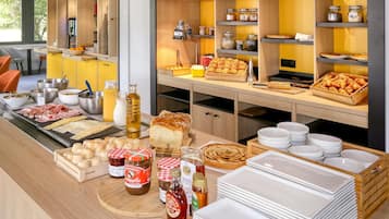 Daily buffet breakfast (EUR 12.9 per person)