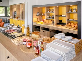 Daily buffet breakfast for a fee