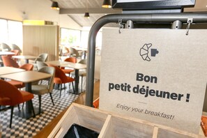 Daily buffet breakfast for a fee - ibis Biarritz Anglet Aeroport (Anglet)