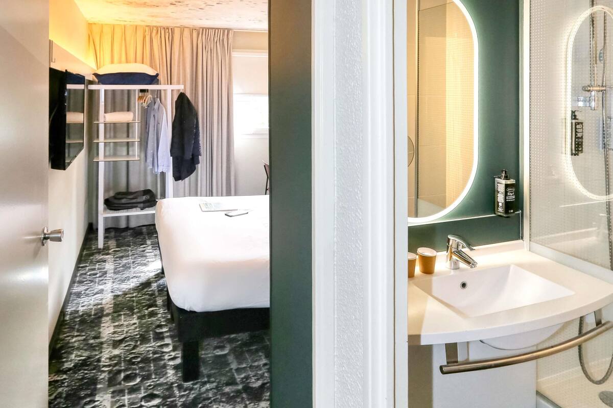 standard double room, multiple beds | premium bedding, desk, blackout curtains, soundproofing