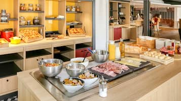 Tägliches Frühstücksbuffet gegen Gebühr