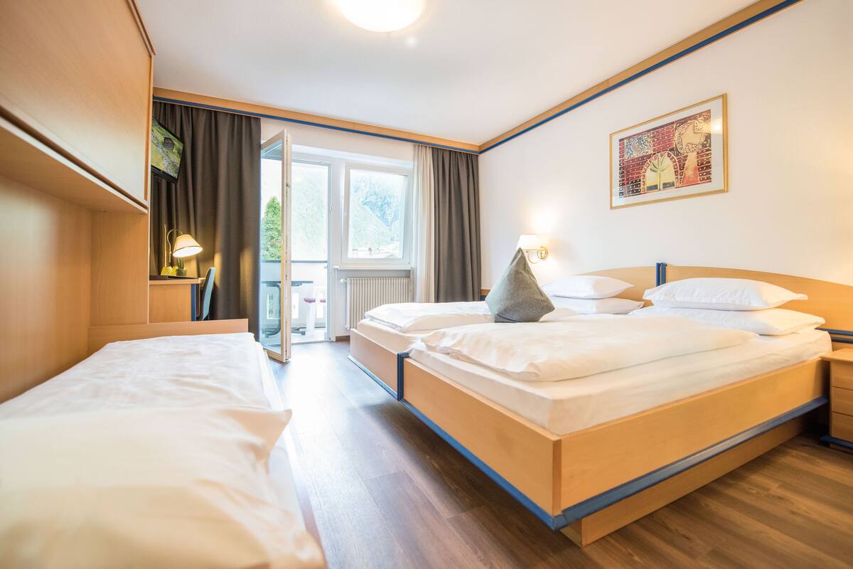ห้องคอมฟอร์ทดับเบิล, 1 ห้องนอน, ปลอดบุหรี่, วิวภูเขา (Castello) | เครื่องนอนระดับพรีเมียม, ตู้นิรภัยในห้องพัก, โต๊ะทำงาน, ผ้าม่านกันแสง