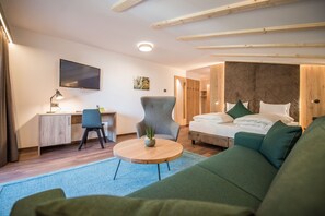 Luksussuite, 1 soverom, ikke-røyk, fjellutsikt (Valledoria) | Sengetøy av topp kvalitet, safe på rommet og skrivebord