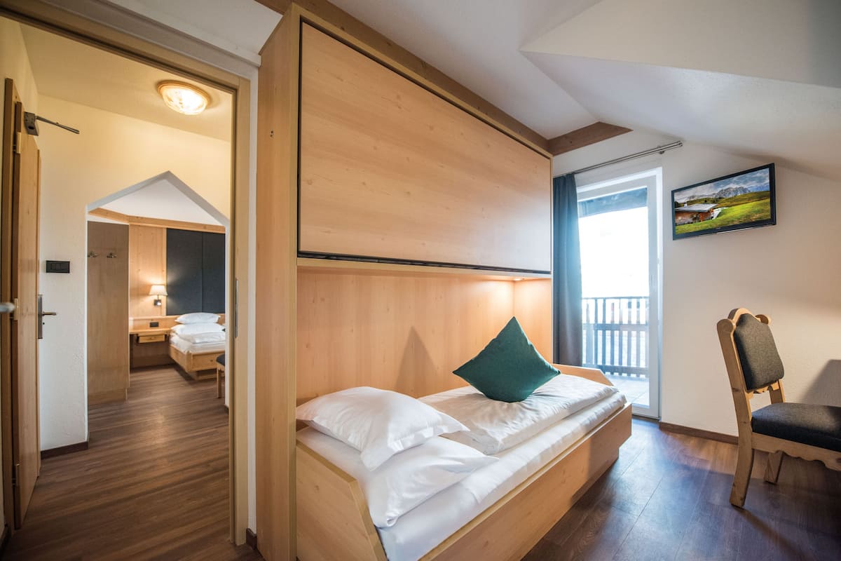 Suite familiare, 2 camere da letto, non fumatori, vista montagna (Pusteria Family) | Biancheria da letto di alta qualità, una cassaforte in camera