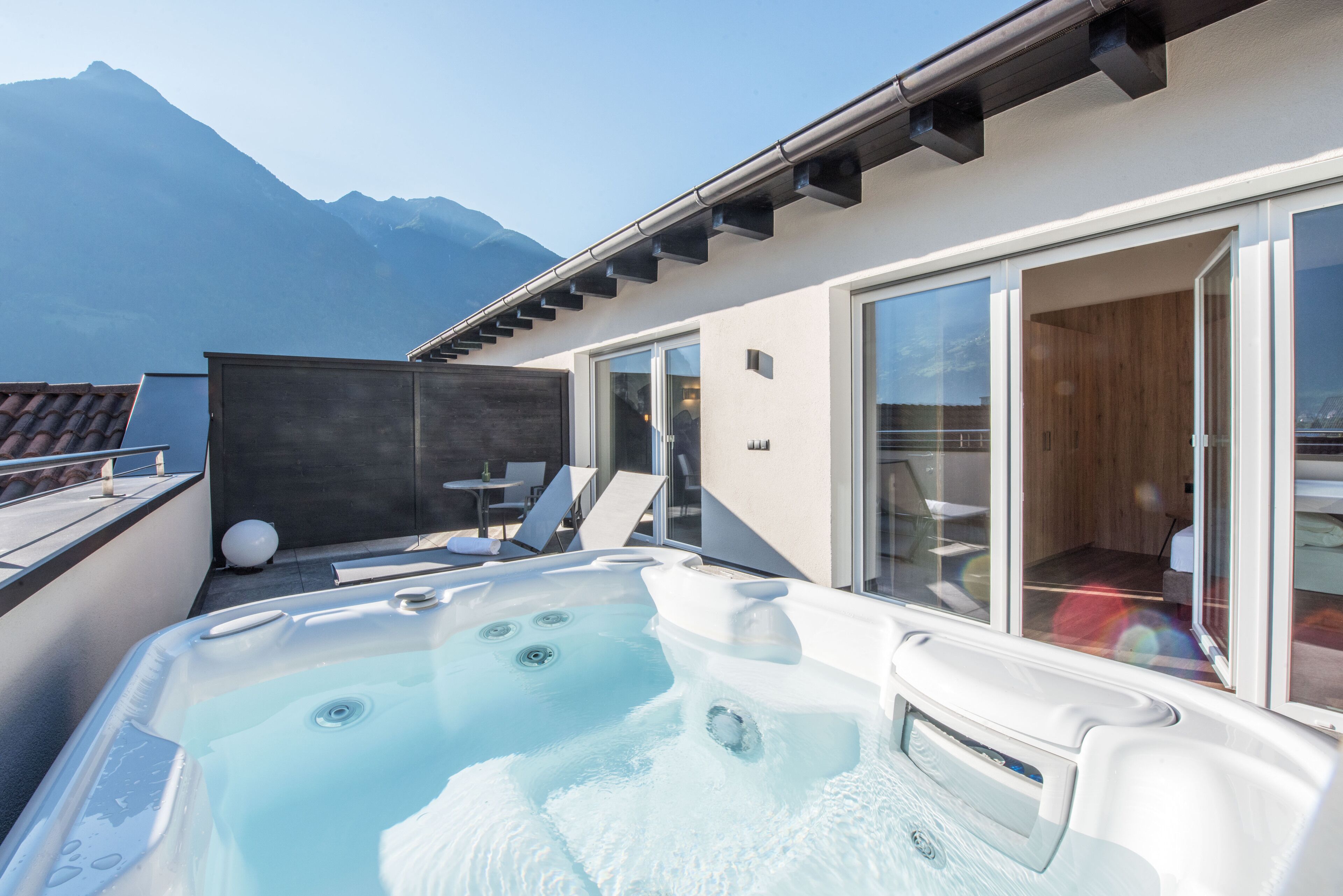 Romantische Suite, 2 Schlafzimmer, Whirlpool, Bergblick (Amore) | Eigener Whirlpool