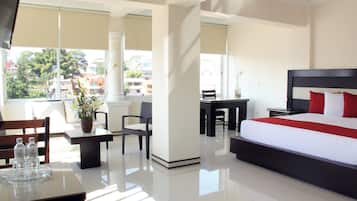 Suite Deluxe, 1 cama de matrimonio grande (Master) | 1 dormitorio, ropa de cama de alta calidad, caja fuerte