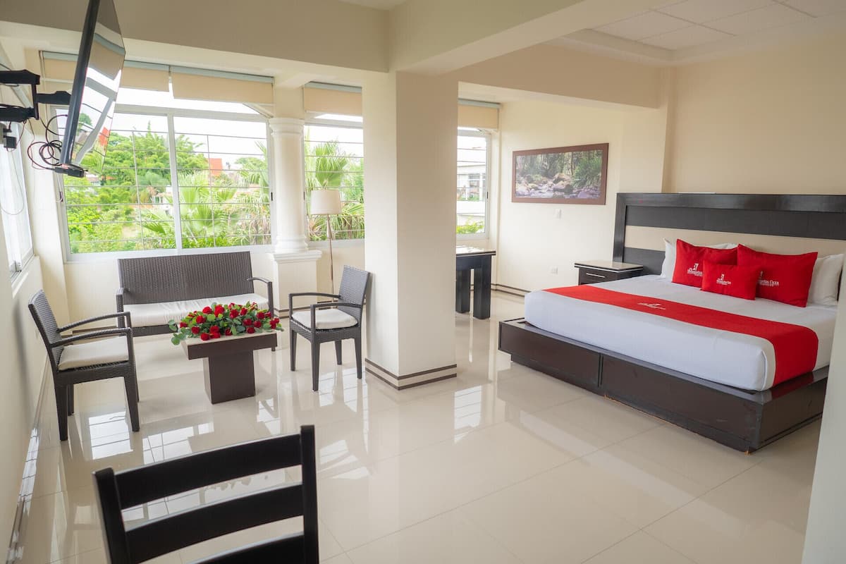 Premium bedding, in-room safe, desk, laptop workspace