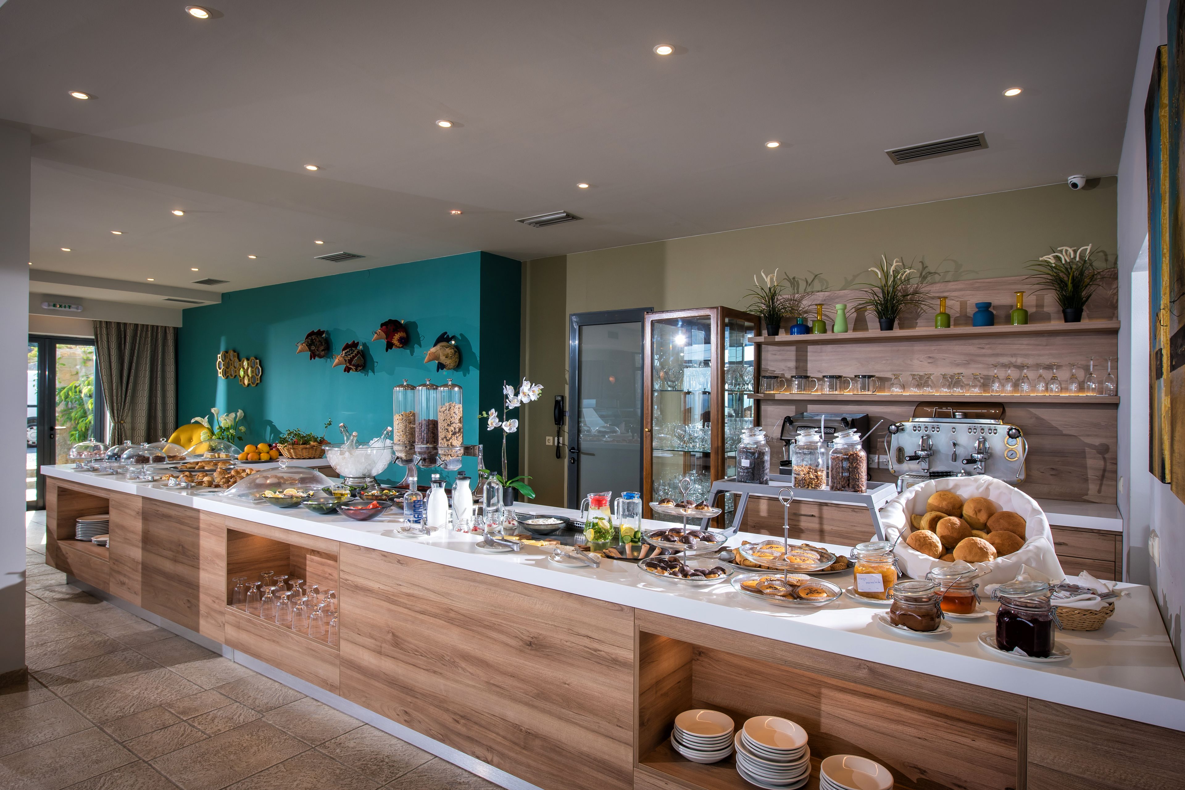 free daily full breakfast