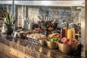 Frette Italian sheets, premium bedding, pillow-top beds, in-room safe