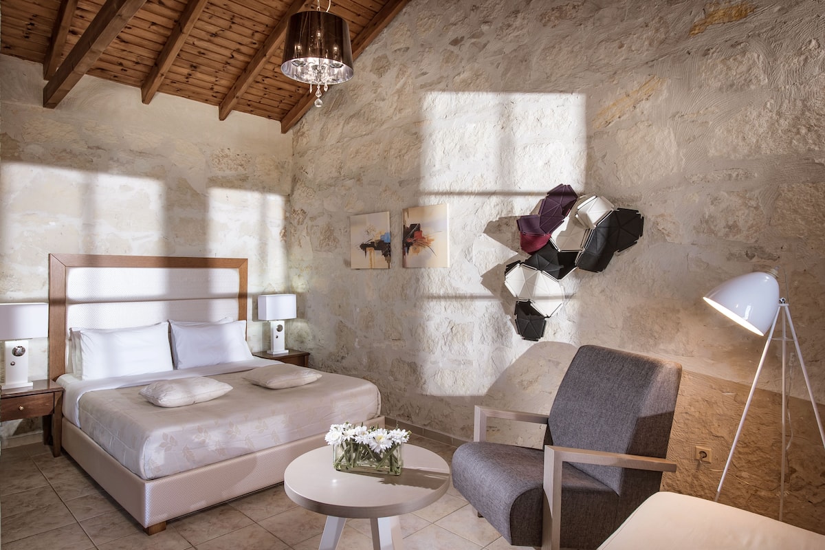 1 bedroom, Frette Italian sheets, premium bedding, pillow-top beds
