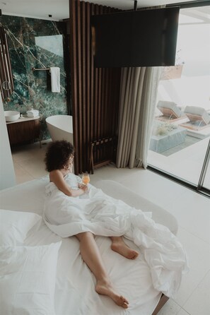 Frette Italian sheets, premium bedding, pillowtop beds, in-room safe