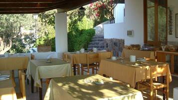 Colazione a buffet a pagamento, servita tutte le mattine