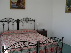 Premium bedding, minibar, in-room safe, individually decorated - Albergo Villa Diana (Lipari)