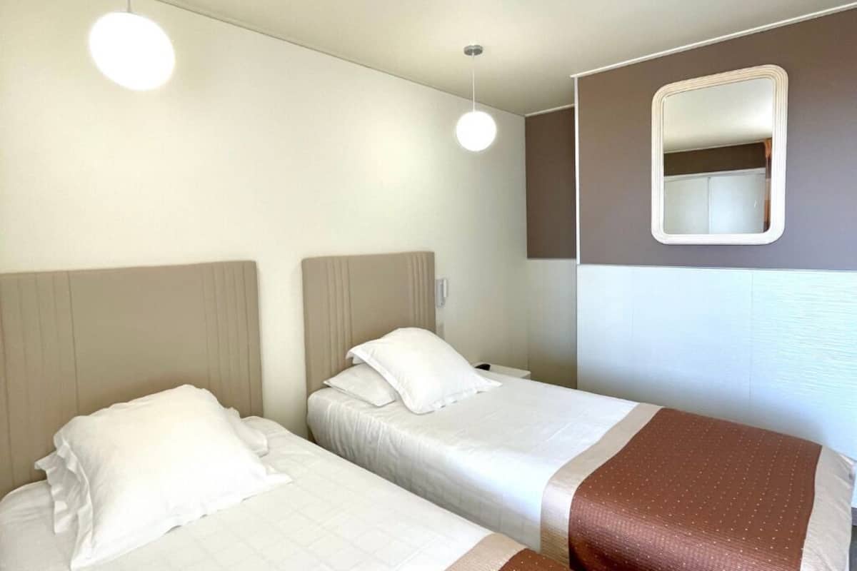 Comfort-Zweibettzimmer, 2 Einzelbetten, Balkon | Hochwertige Bettwaren, Minibar, Zimmersafe, individuell dekoriert
