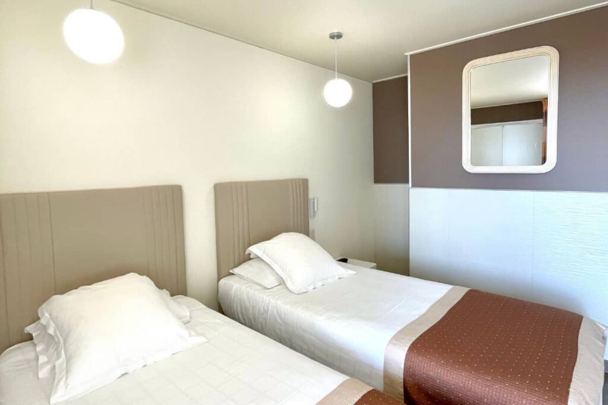 Comfort Twin Room, 2 Single Beds, Balcony | Premium bedding, minibar, in-room safe, individually decorated