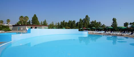 Piscine à débordement