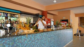 2 bars/lounges, poolside bar
