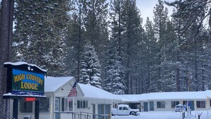 A snow-covered lodge with a sign reading "High Country Lodge." - High Country Lodge (South Lake Tahoe)