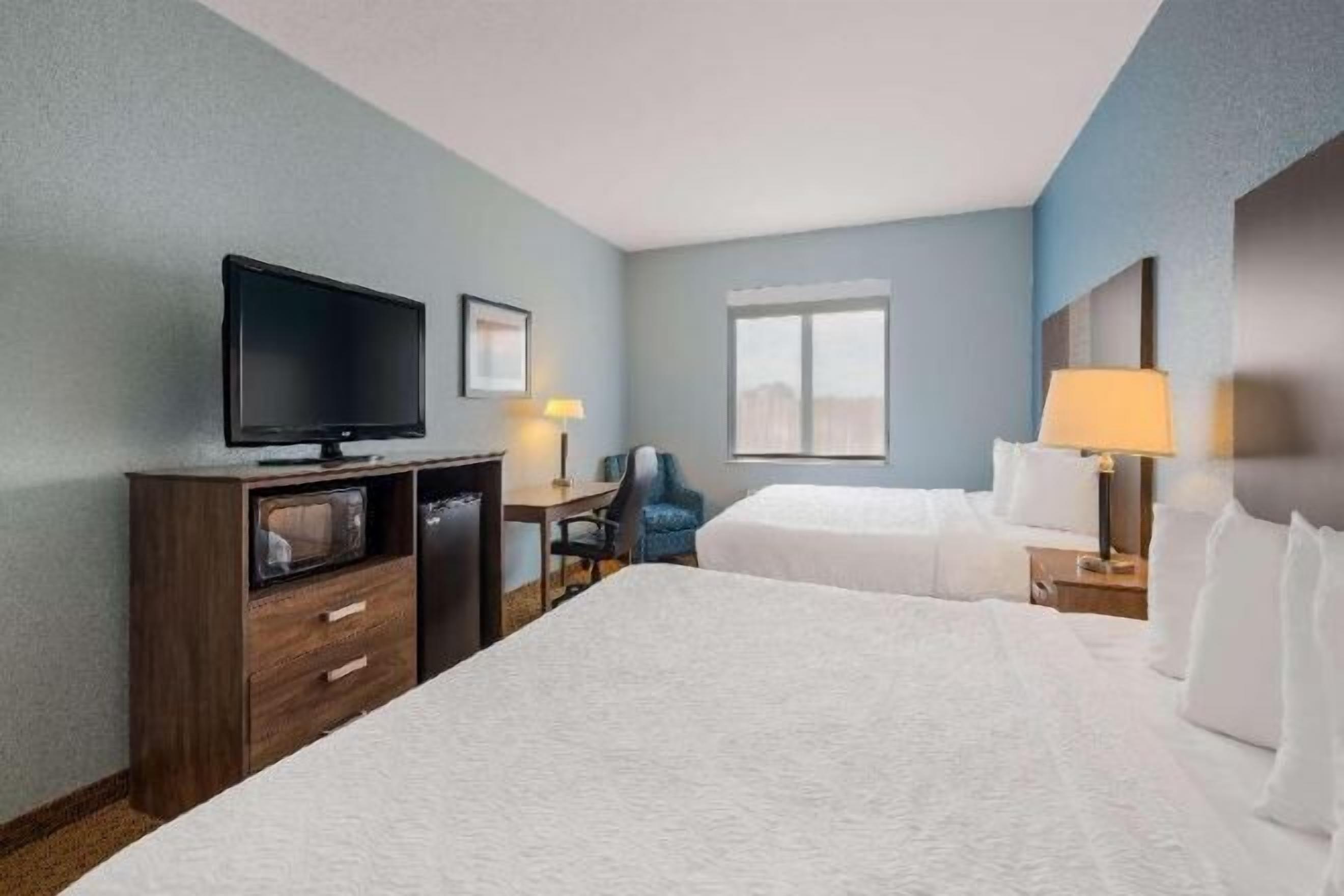 Desk, laptop workspace, iron/ironing board, free WiFi