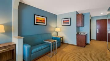 Desk, laptop workspace, iron/ironing board, free WiFi