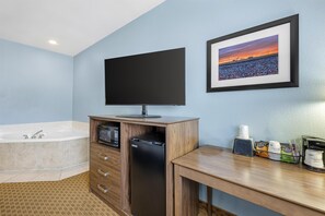 Habitación estándar, 1 cama de matrimonio grande, accesible para personas con discapacidad | Escritorio y espacio para trabajar con un portátil