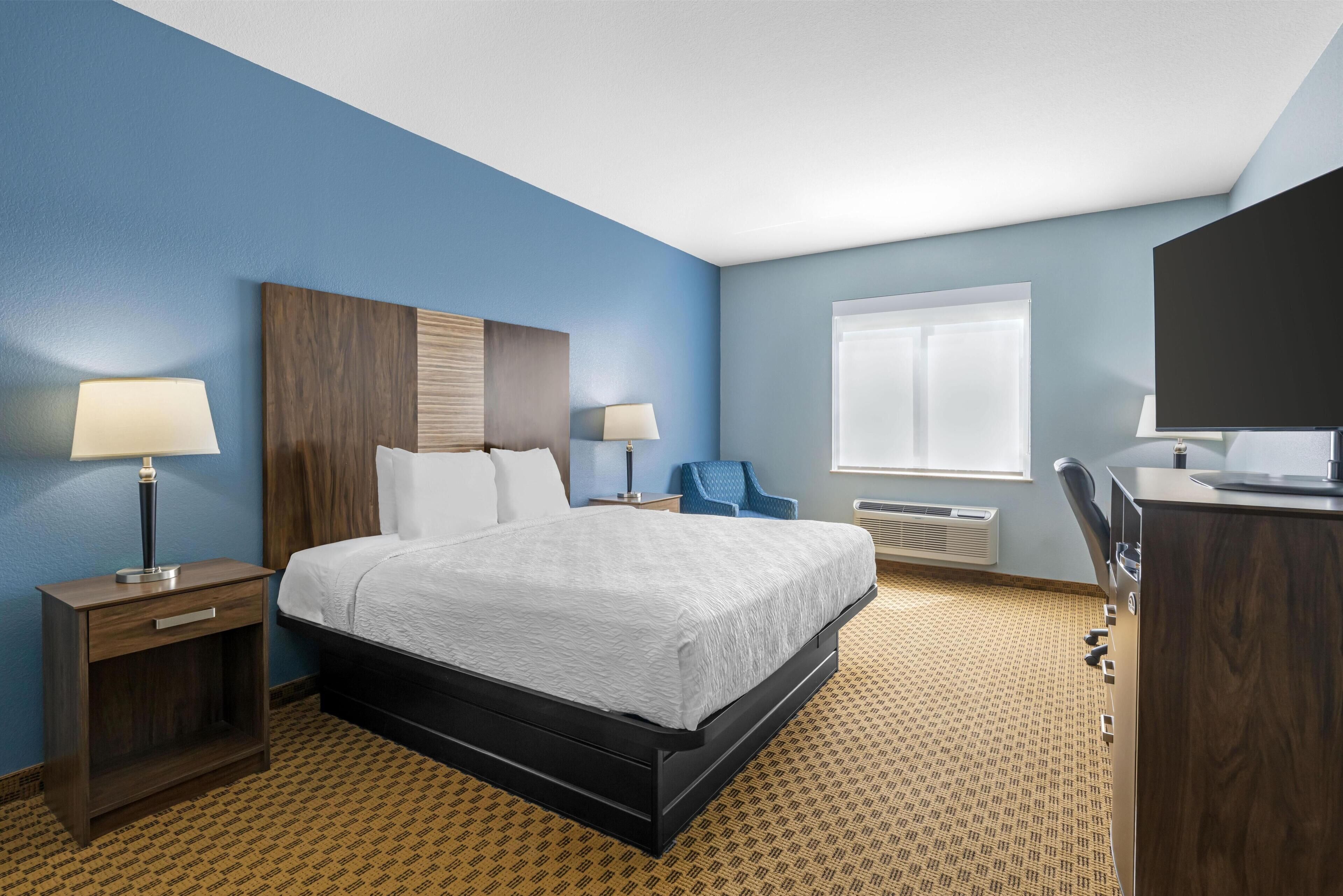 Desk, laptop workspace, iron/ironing board, free WiFi