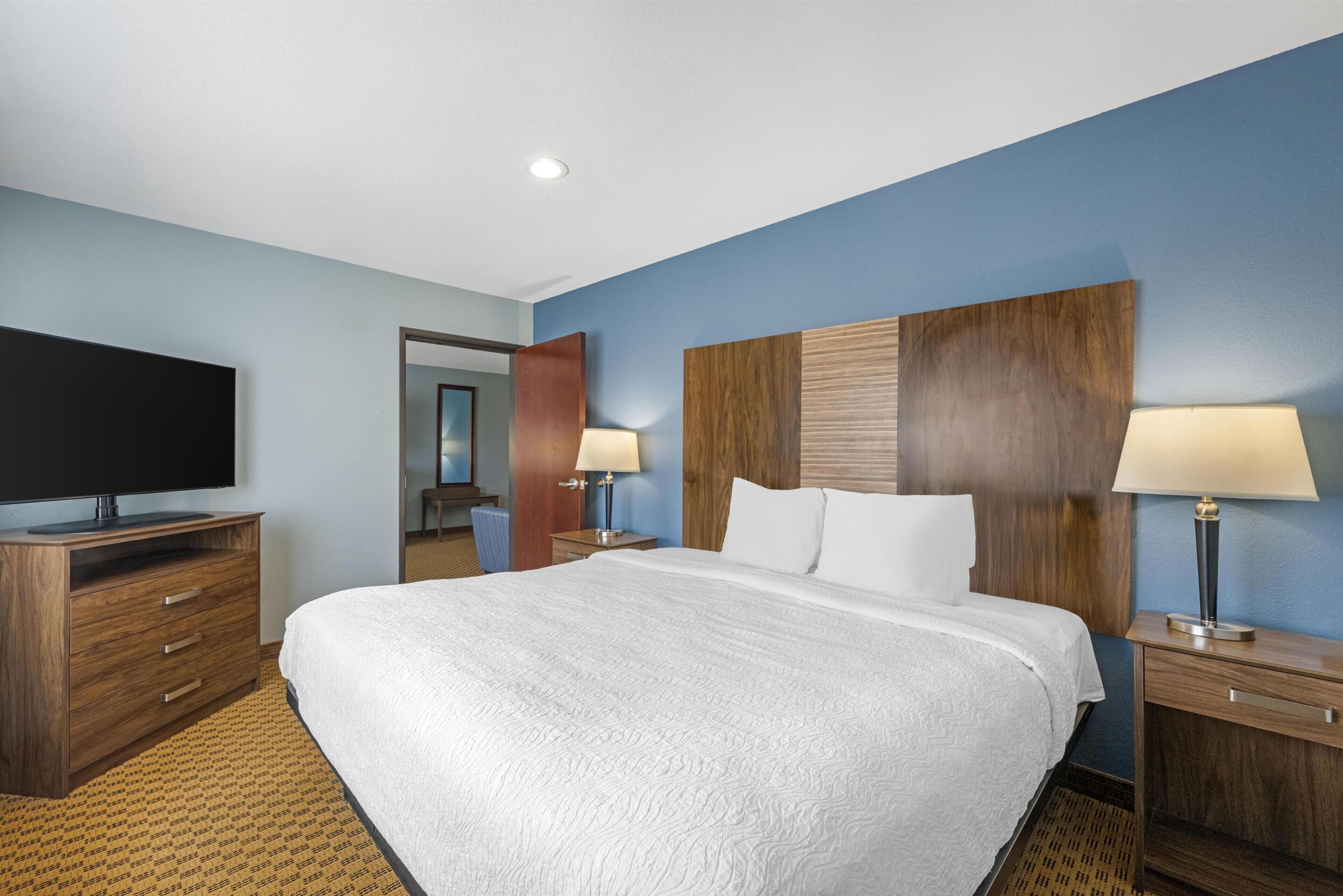 Suite, 1 King Bed, Non Smoking, Refrigerator & Microwave (with Sofabed) | Desk, laptop workspace, iron/ironing board, free WiFi