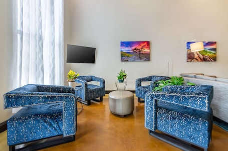 Lobby. Best Western Plus Waynesboro Inn & Suites Conference Center
