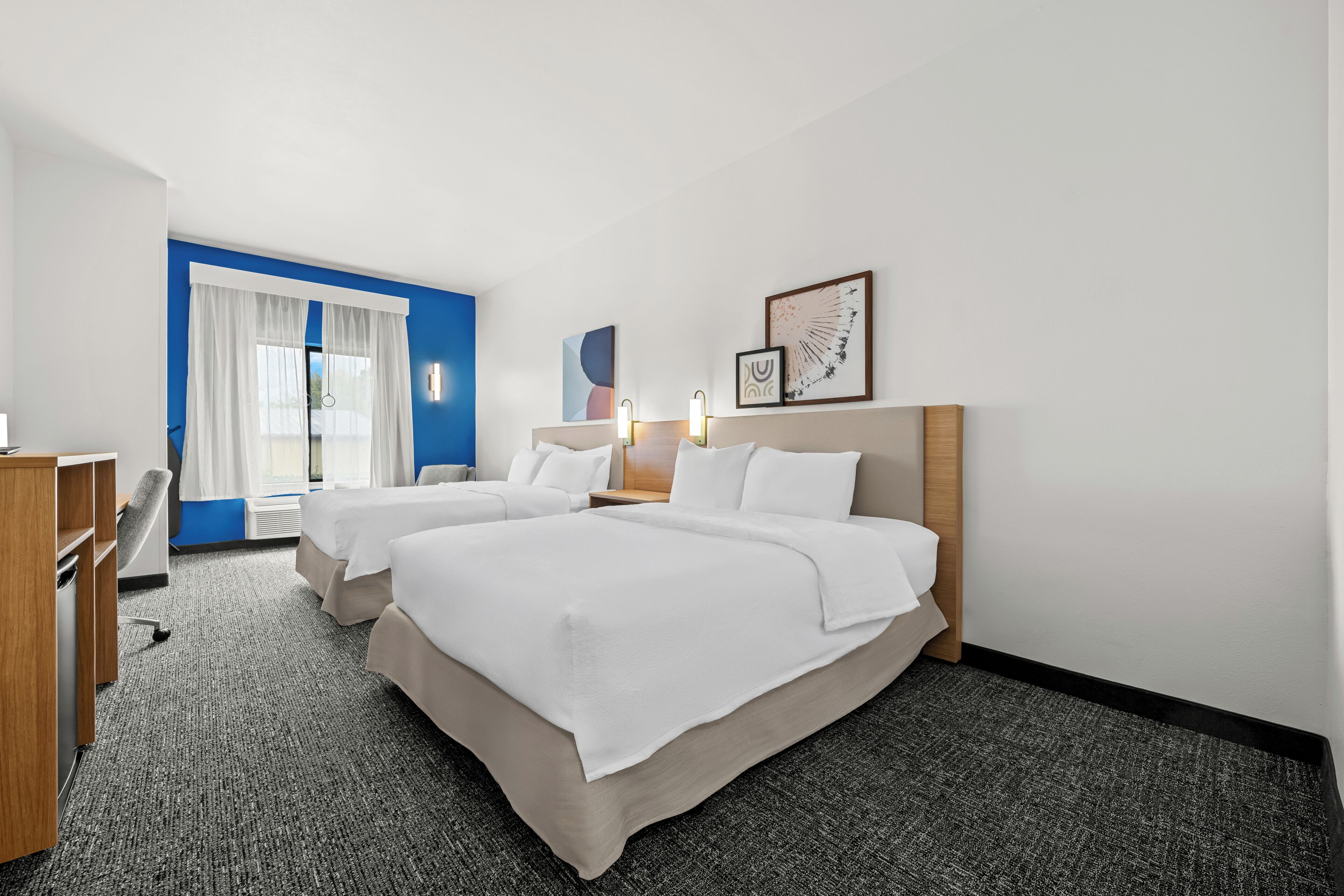 Kamar, 2 Tempat Tidur Queen | 1 kamar tidur, meja kerja, tirai kedap cahaya, dan setrika/meja setrika