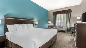 Standaard kamer, 1 kingsize bed, niet-roken, koelkast en magnetron | Een strijkplank/strijkijzer, gratis wifi, beddengoed