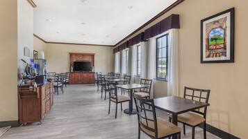 Free daily continental breakfast