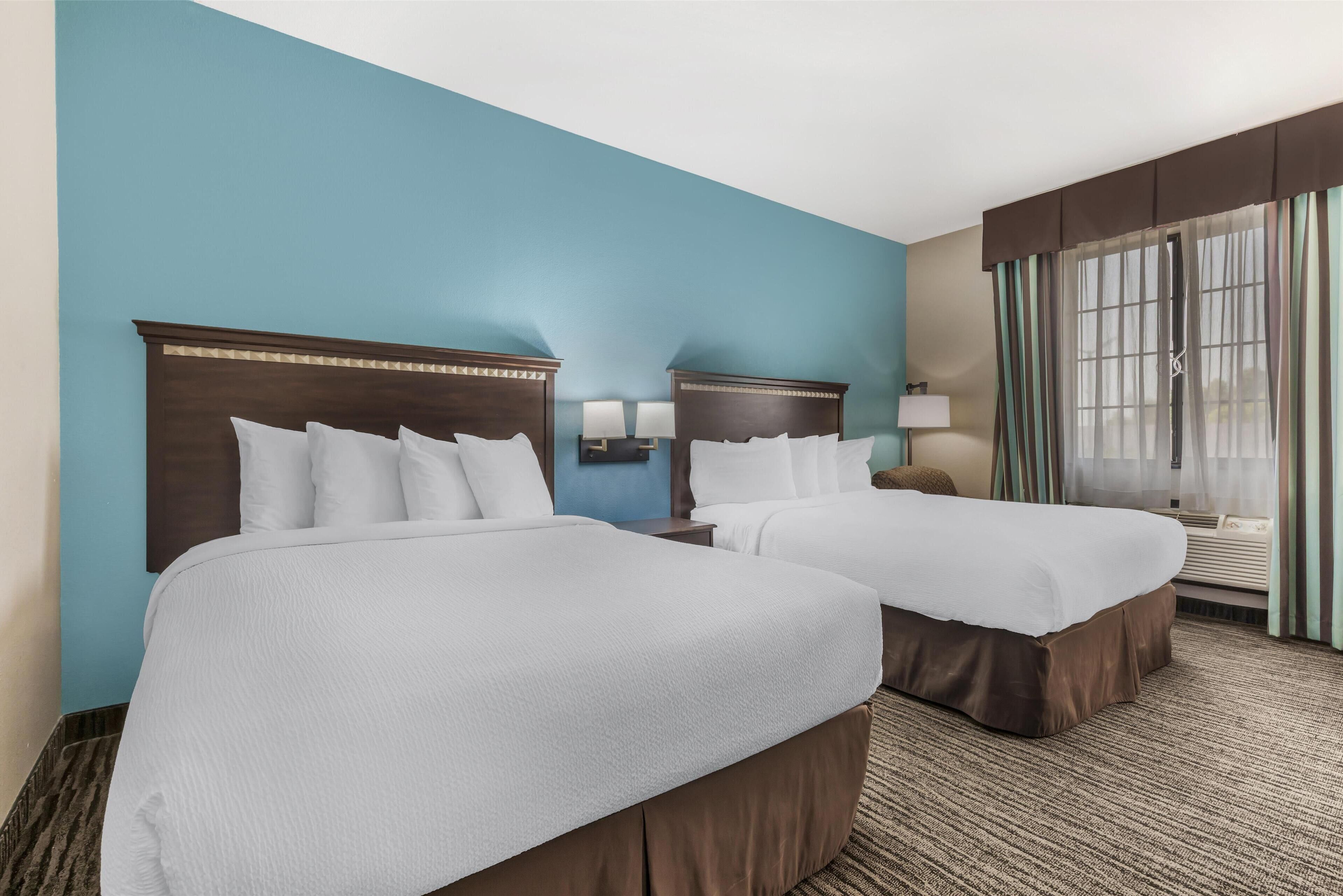 standard room, 2 queen beds, accessible, bathtub | 1 bedroom, iron/ironing board, free wifi, bed sheets