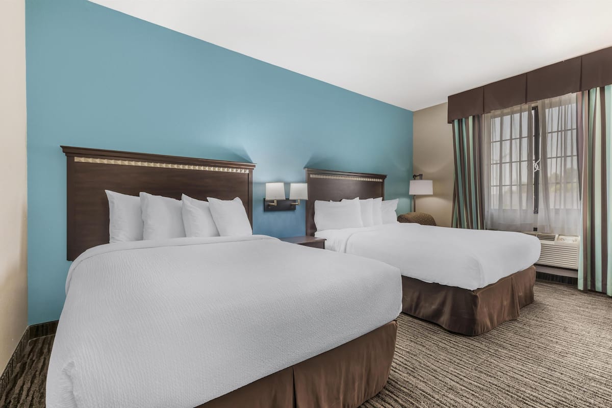 standard room, 2 queen beds, accessible, bathtub | 1 bedroom, iron/ironing board, free wifi, bed sheets