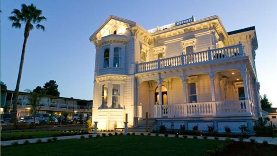 West Cliff Inn - A Four Sisters Inn