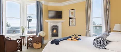 Superior King + Beach View | Premium bedding, free WiFi, bed sheets, wheelchair access